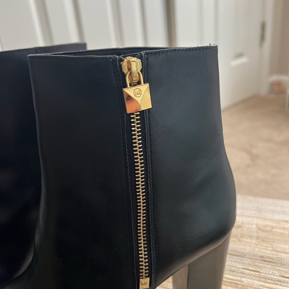 New Micheal Kors Booties size 8 - Picture 2 of 7